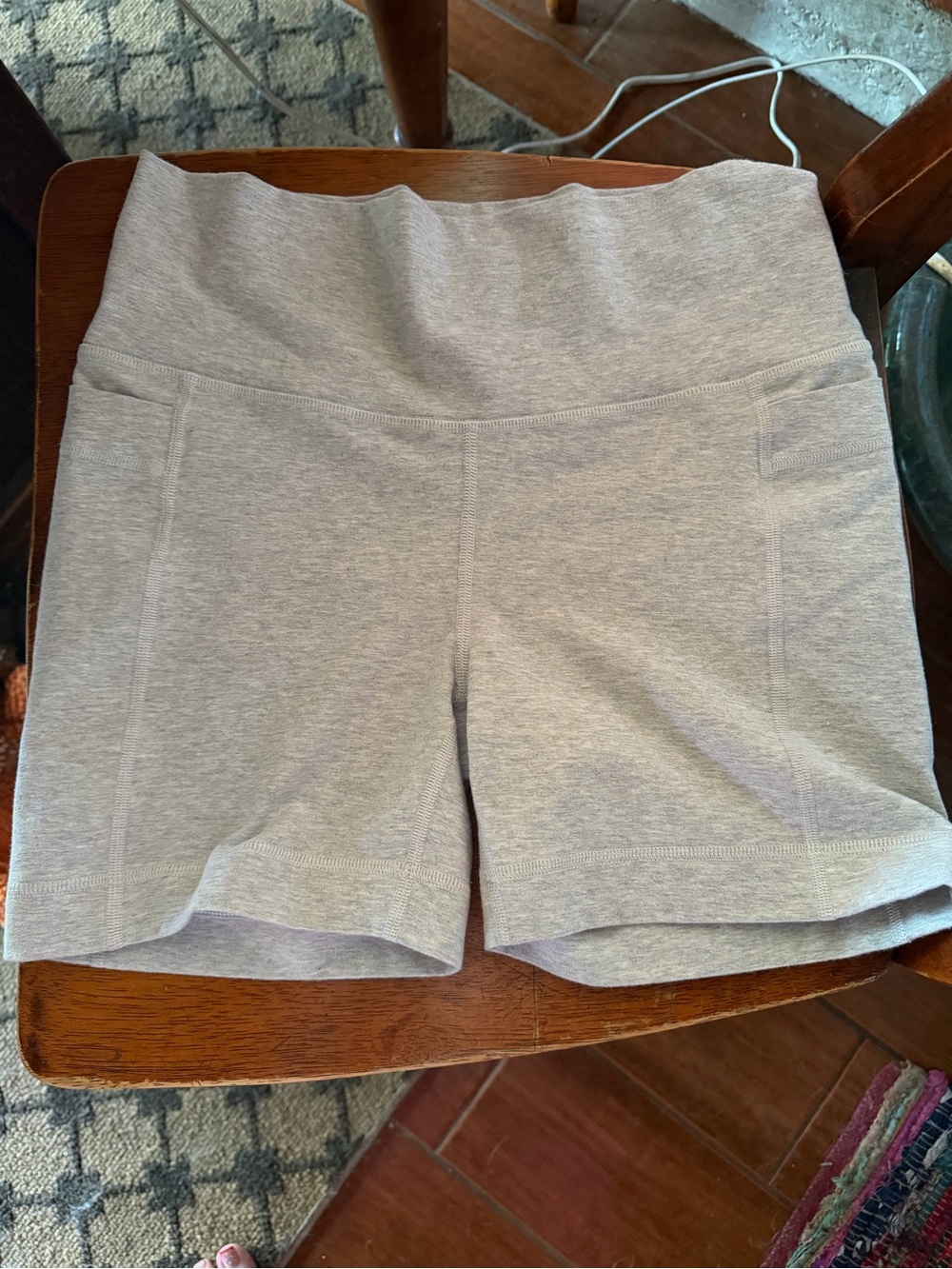 Athleta Girl workout shorts with pockets 4”